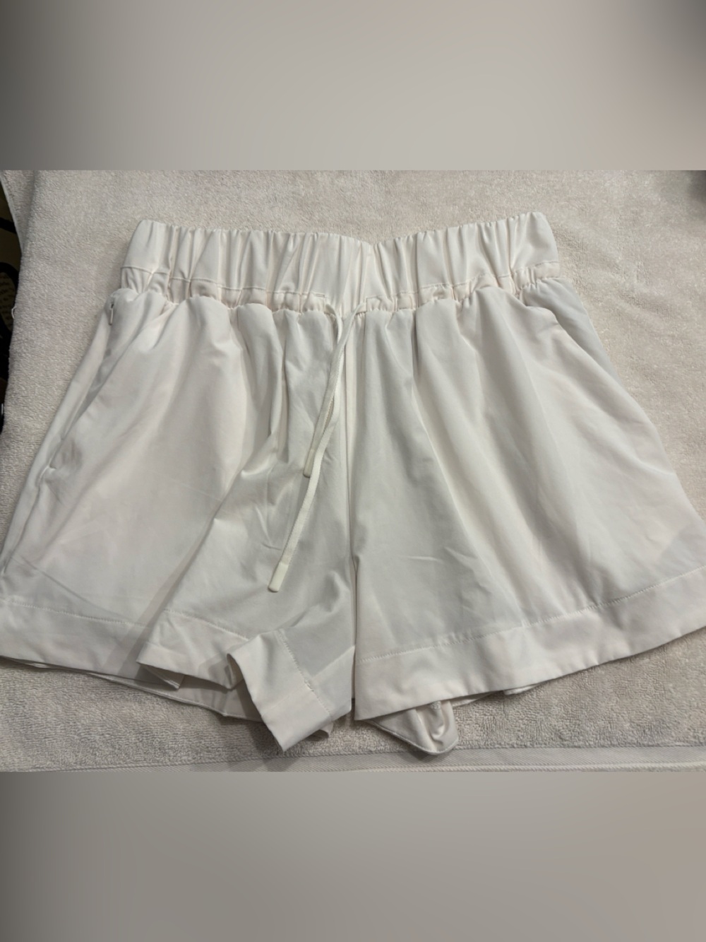 All in Motion White Women's Elastic Waist Active Shorts Medium